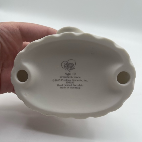 Growing In Grace
Blonde Age 10
Girl bowling
by Precious Moments - Picture 5 of 5